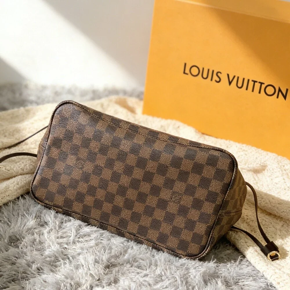 Louis Vuitton Neverfull Bag